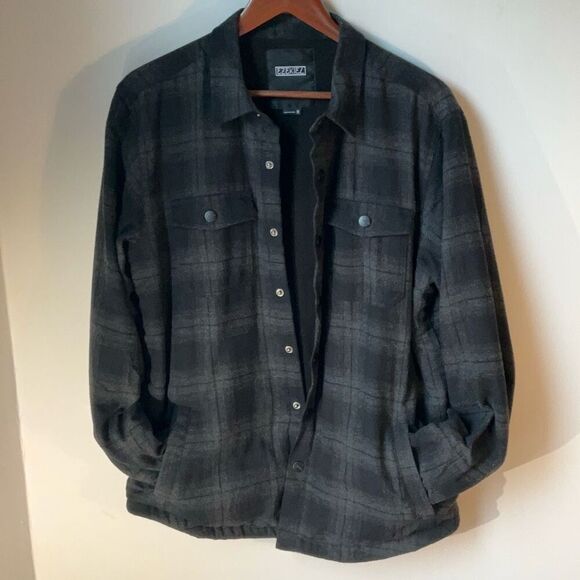 Ezekiel Grey and Black Buffalo Plaid Flannel Snap Up Shacket, Medium. Pockets! - Picture 13 of 13